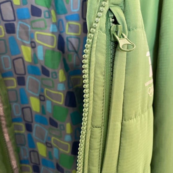 Vancouver 2010 Official Olympics Insulated Jacket - Picture 5 of 8